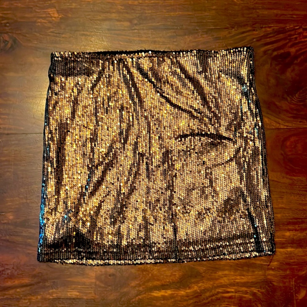 Sequence stretch mini skirt. Copper with black undertone. Great for going out!